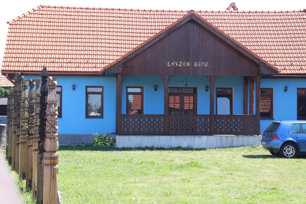 Bereck - Gábor Áron-emlékház a kopjasorral