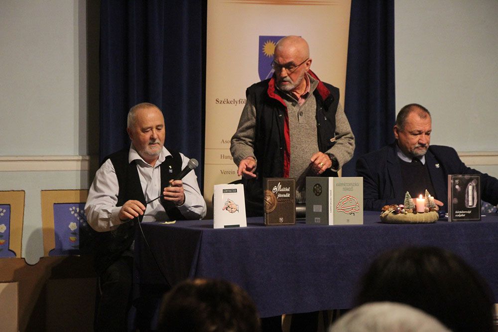 Bedő Zoltán, Galbács Pál és Szekeres Attila a könyvbemutatón. Fotó: Albert Levente