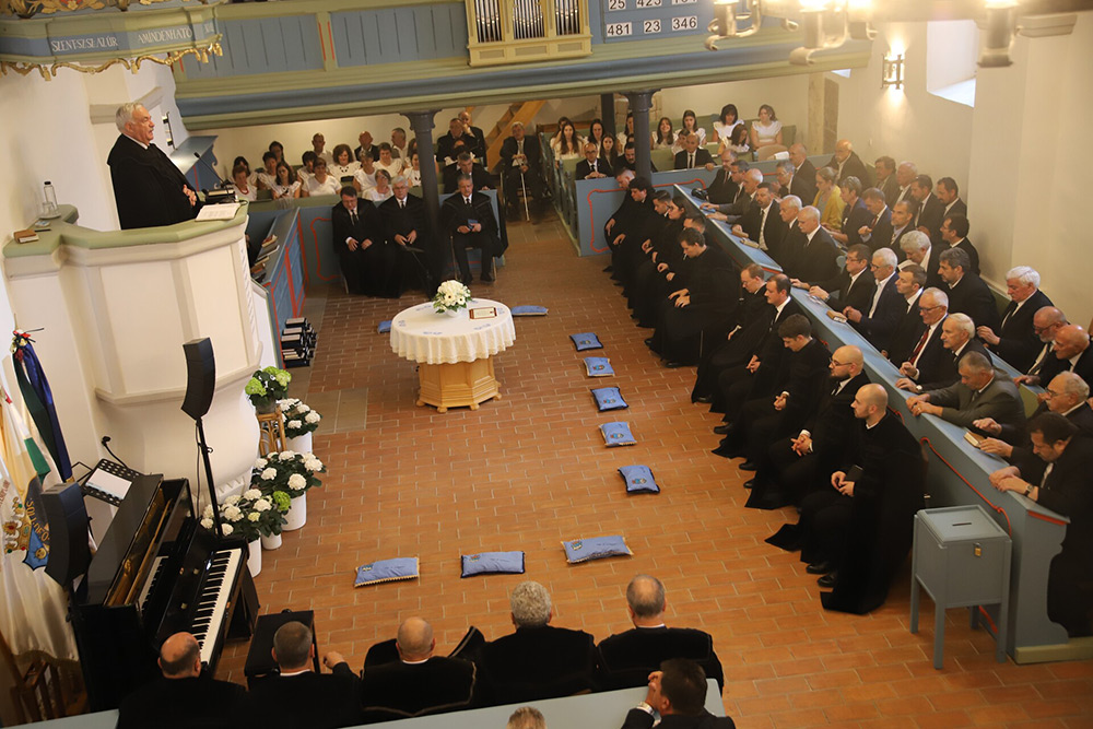 Az ünnepélyes eseményen Kató Béla püspök hirdetett igét. Fotó: Albert Levente