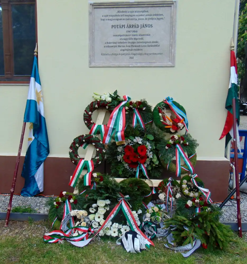 Potápi Árpád János emléktáblája a Csíksomlyón, a Fodor-ház homlokzatán