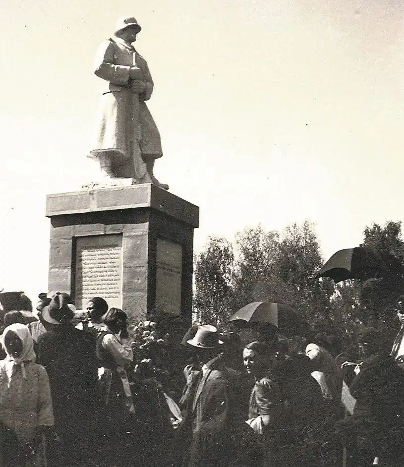 A honvédszobor avatója. József Álmos gyűjteményéből