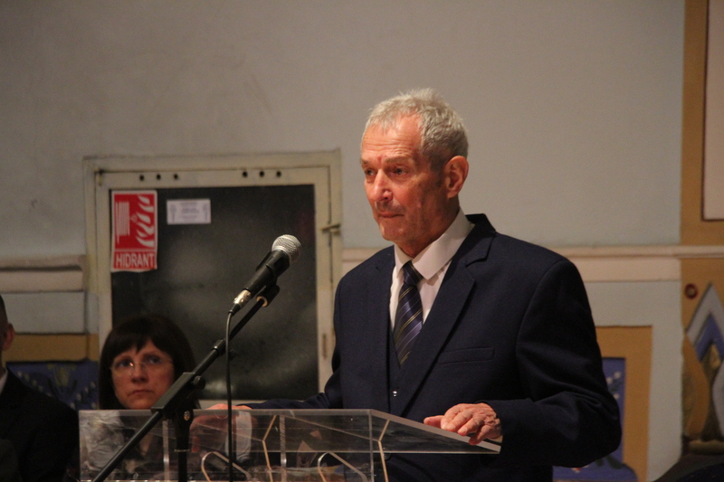 Péter Sándor beszédet mond a Pro Urbe díj átadási ünnepségén. Fotó: Albert Levente