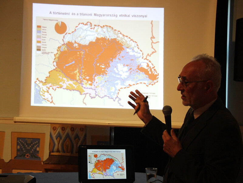 Romsics Ignác Sepsiszentgyörgyön a Bod Péter Megyei Könyvtárban tartott előadást. Fotó: Albert Levente Romsics Ignác Sepsiszentgyörgyön a Bod Péter Megyei Könyvtárban tartott előadást. Fotó: Albert Levente
