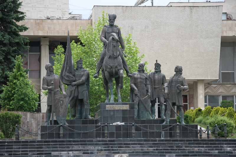 Vitez Mihaly szobor