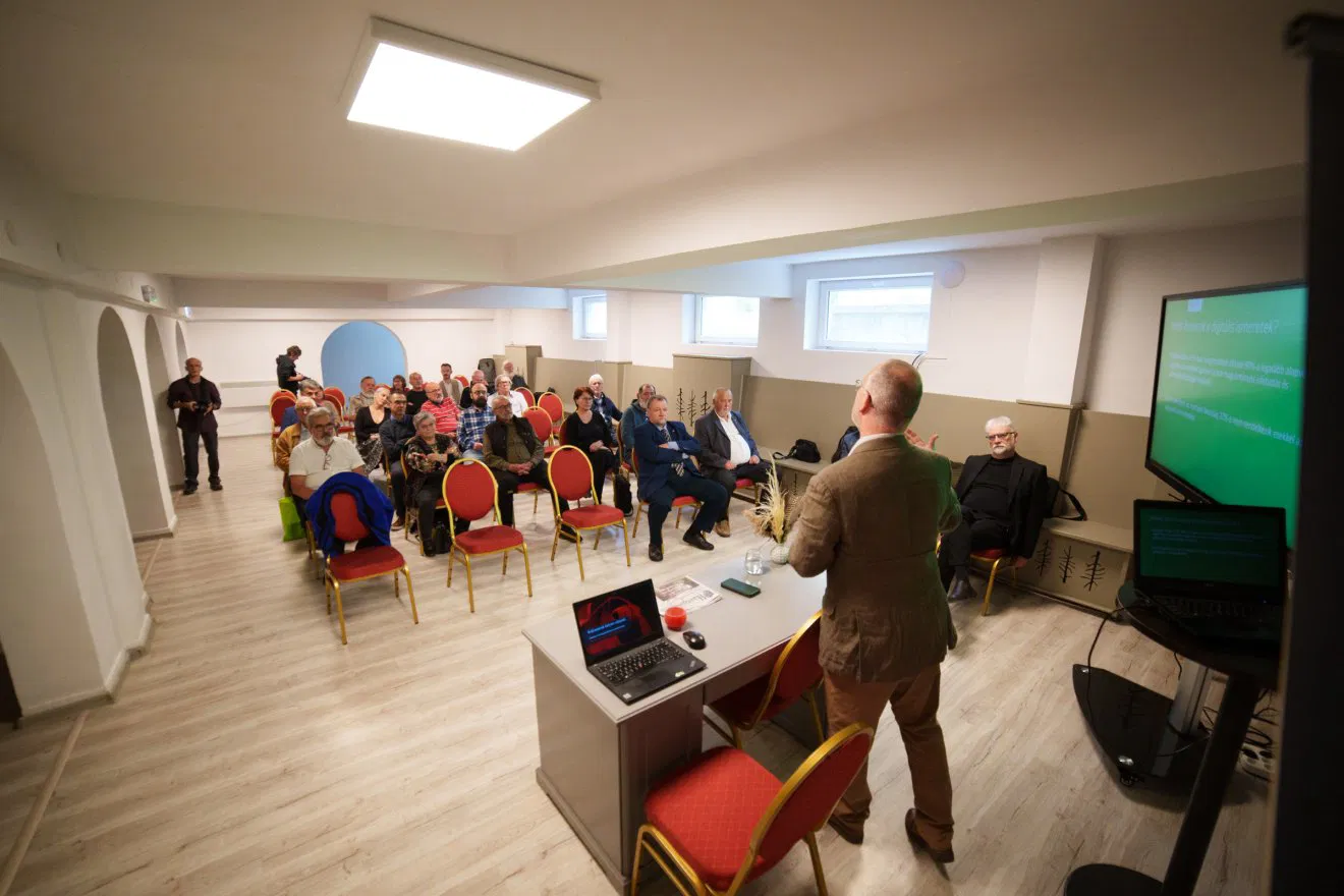Mesterseges intelligencia a sajtóban SZMUE konferencia Sepsiszentgyörgyön