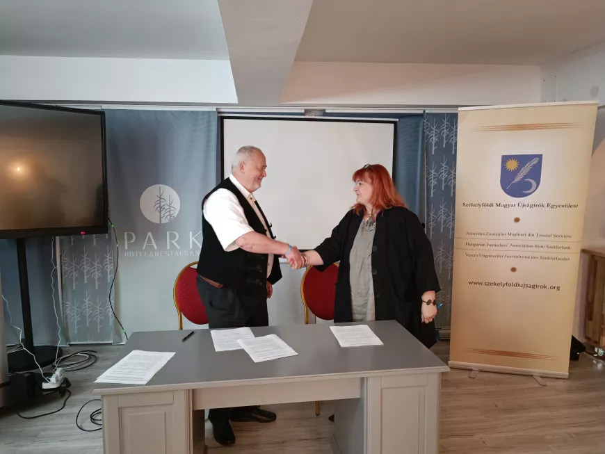 fmue foto somogyi sz bedo zoltan es molnar judit az egyuttmukodesi szerzodeskotes utan